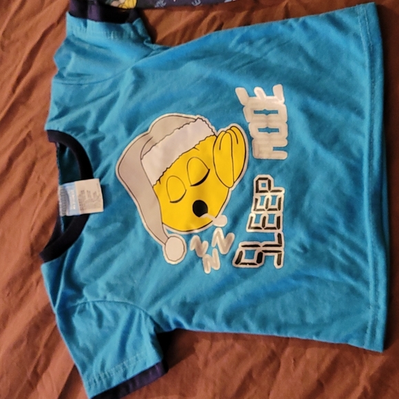 Boys Three Piece Pajama Set Size 4t - Picture 3 of 5